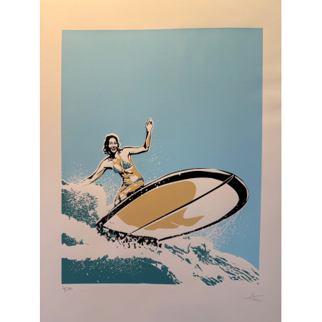 La surfeuse heureuse.